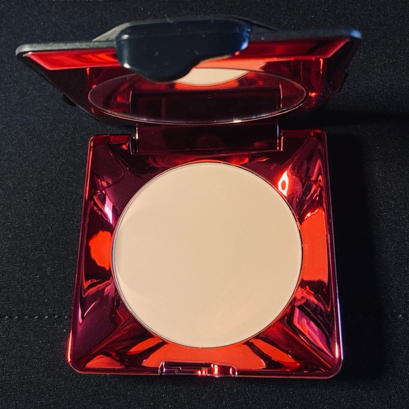 KVD - Kat Von D - LOCK-IT Powder Foundation - Compact - Light 130 - Picture 7 of 8